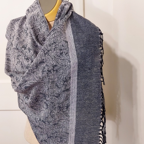 Paisley Print Fringed Shawl, Wrap, Scarf in Black and LIght Gray OS - Picture 4 of 7